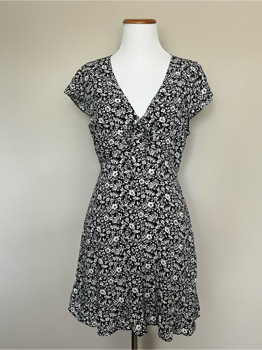 Abercrombie & Fitch Black and White Floral Print Dress Size Small